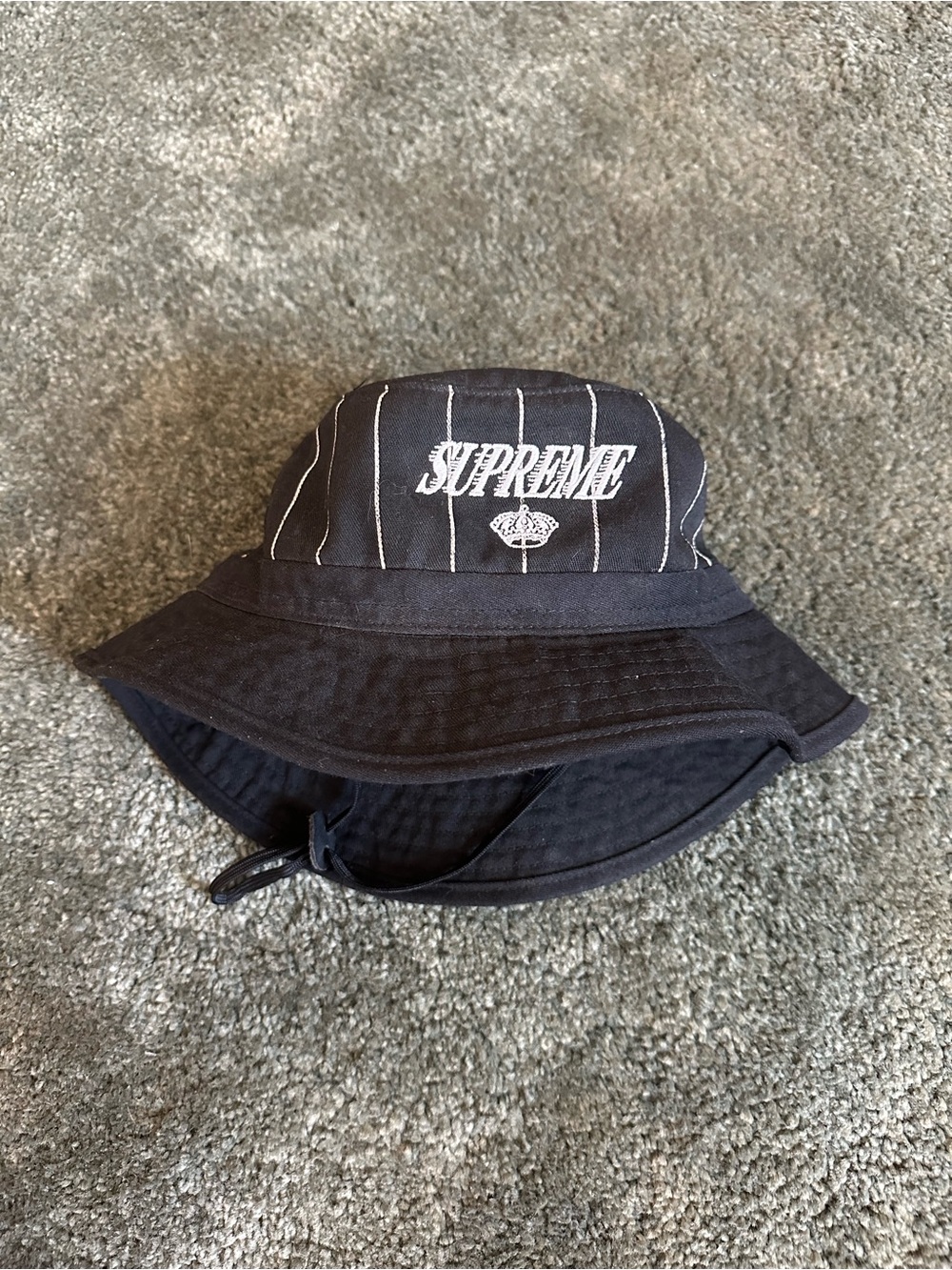 SUPREME Crusher Kings White Pinstripe Bucket Hat FW2013 M/L BLK